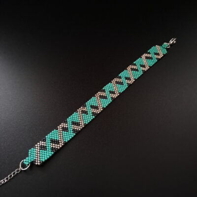 Bransoletka w zielonym kolorze z możliwością dopasowania rozmiaru