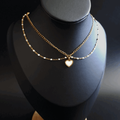 Stylowy dwurzędowy naszyjnik z zawieszką z masy perłowej